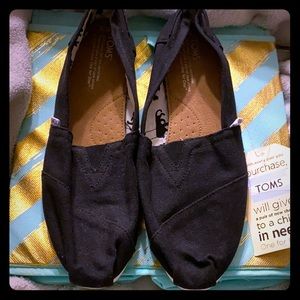 TOMS NWT